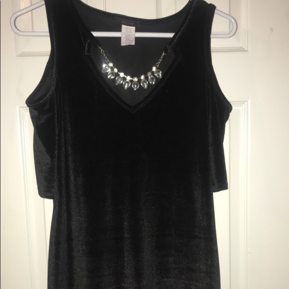 Cold shoulder velvet bodycon dress
